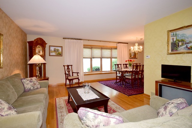 6956 N Central Ave, Chicago, IL 60646 photo 2