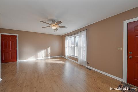 301 Mohawk Dr, Carol Stream, IL 60188 photo 2