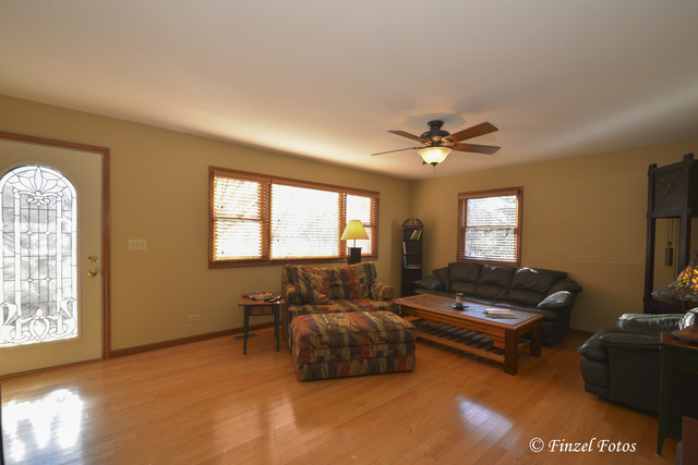 2006 Parker St, Mchenry, IL 60050 photo 9