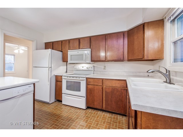 1512 W Pine St, Holiday Hills, IL 60051 photo 3