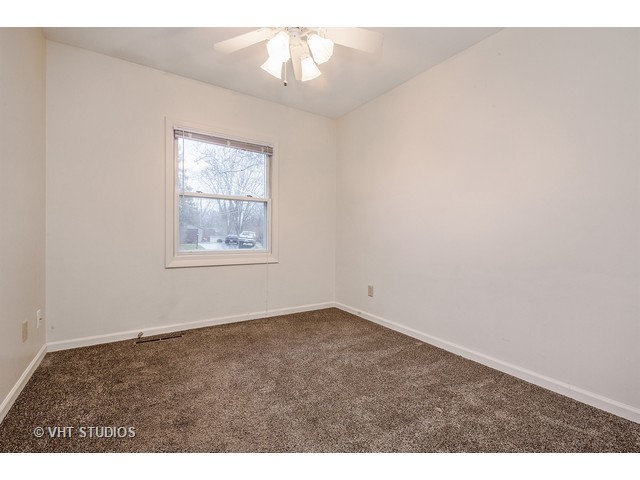 1512 W Pine St, Holiday Hills, IL 60051 photo 7