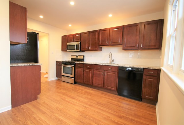 537 Cambridge Rd, Des Plaines, IL 60016 photo 3