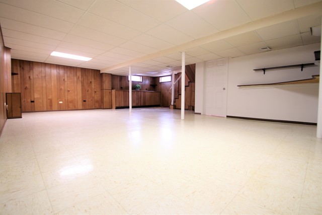 537 Cambridge Rd, Des Plaines, IL 60016 photo 9