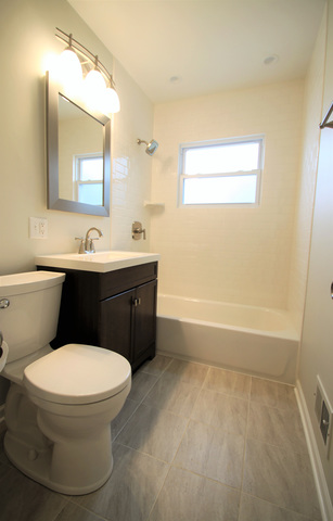 537 Cambridge Rd, Des Plaines, IL 60016 photo 8