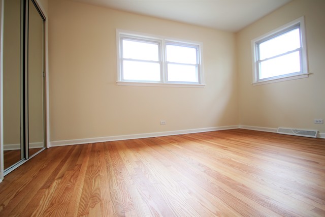 537 Cambridge Rd, Des Plaines, IL 60016 photo 6