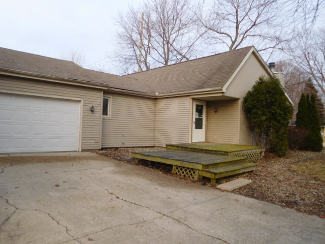 1902 Sumac Dr, Champaign, IL 61821 photo 1