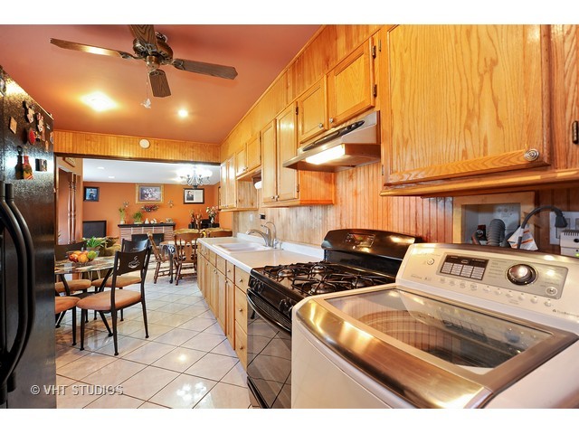 217 Renee Ter, Wheeling, IL 60090 photo 3
