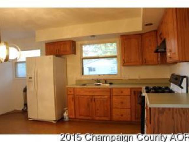 1211 Thomas Dr, Champaign, IL 61821 photo 4