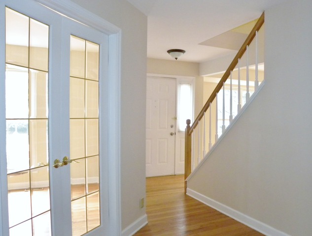 720 Red Oak Dr, Bartlett, IL 60103 photo 2