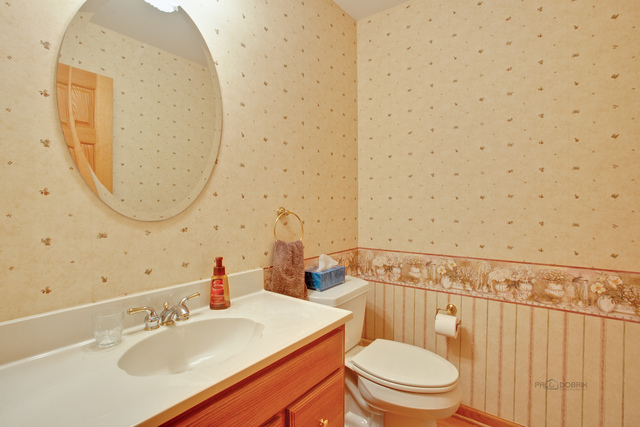 6512 Burning Tree Cir, Mchenry, IL 60050 photo 17