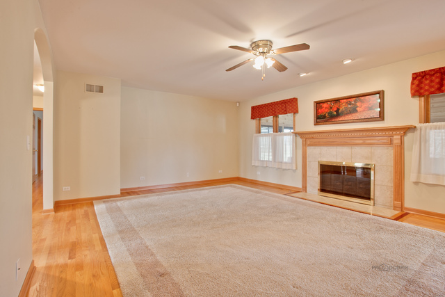 6512 Burning Tree Cir, Mchenry, IL 60050 photo 5