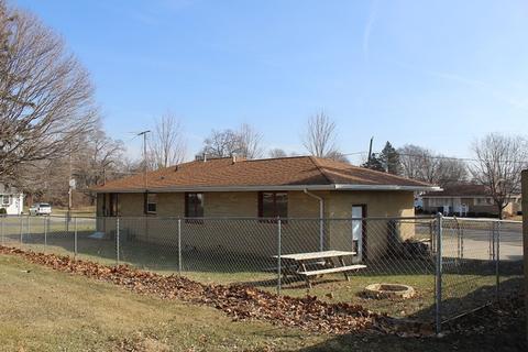 201 Ash Ave, Morrison, IL 61270 photo 4