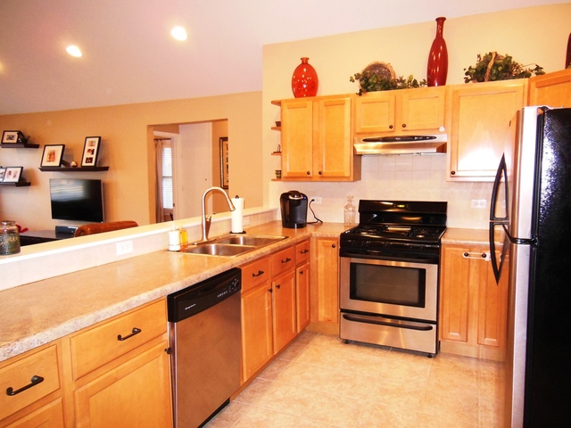 139 Wilcox Ave, Elgin, IL 60123 photo 4