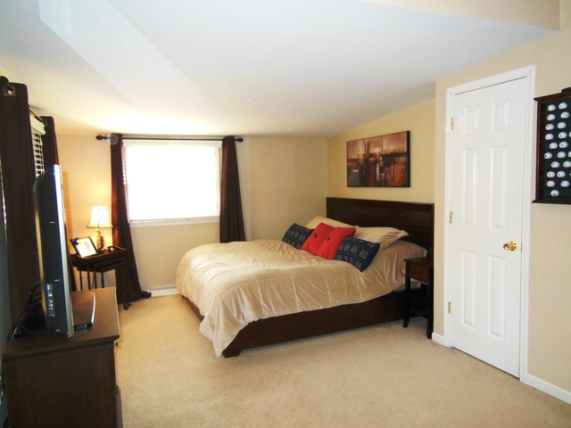 139 Wilcox Ave, Elgin, IL 60123 photo 8