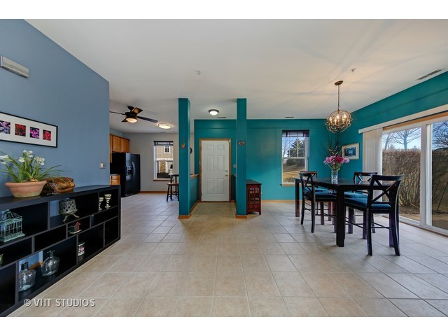 115 Schneider Ct, North Aurora, IL 60542 photo 2