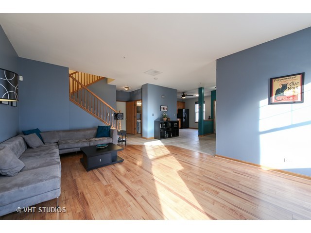 115 Schneider Ct, North Aurora, IL 60542 photo 3