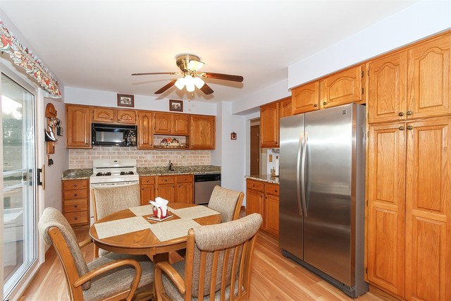 1005 Concord Ln, Hoffman Estates, IL 60192 photo 8