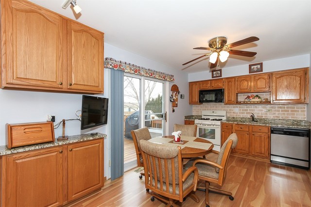 1005 Concord Ln, Hoffman Estates, IL 60192 photo 9