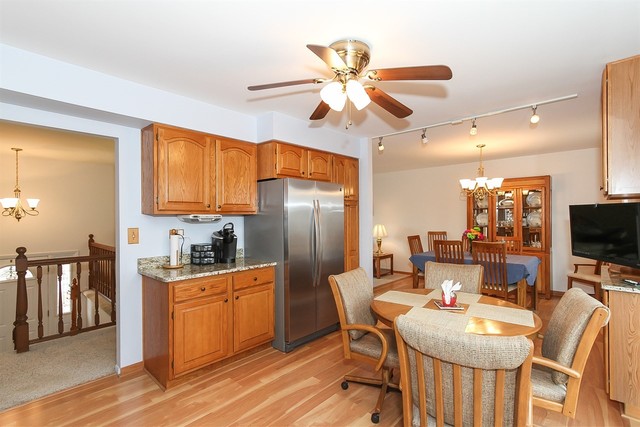 1005 Concord Ln, Hoffman Estates, IL 60192 photo 10