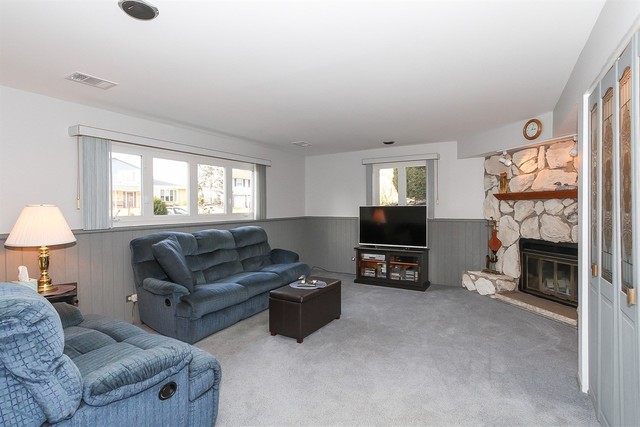 1005 Concord Ln, Hoffman Estates, IL 60192 photo 11
