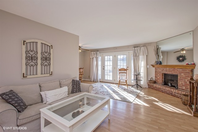 113 Bell Dr, Cary, IL 60013 photo 3