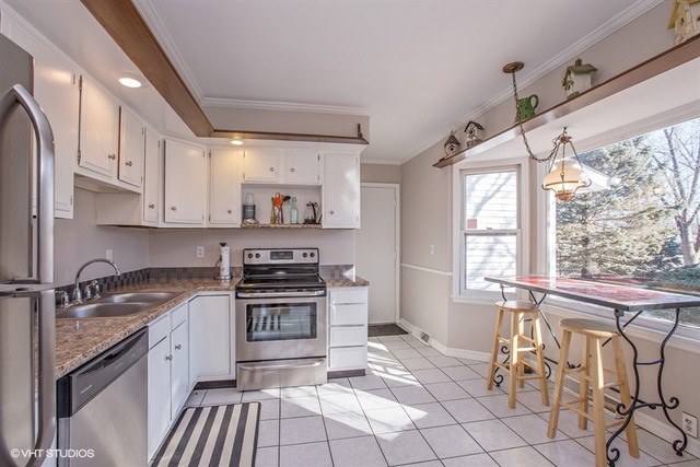 113 Bell Dr, Cary, IL 60013 photo 8