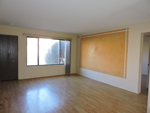 9355 Hamilton Ct #D, Des Plaines, IL 60016 photo 3
