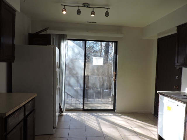 9355 Hamilton Ct #D, Des Plaines, IL 60016 photo 11