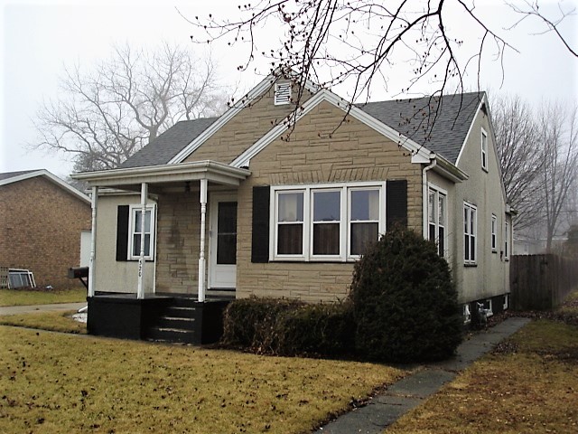 320 W 3rd St, Spring Valley, IL 61362 photo 2