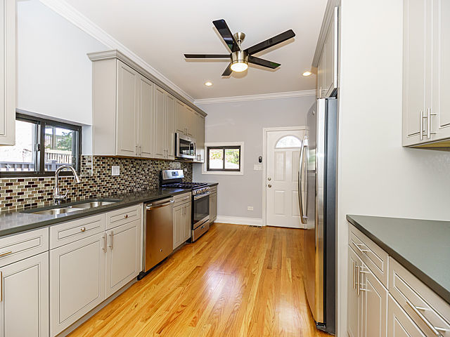 624 E Bowen Ave, Chicago, IL 60653 photo 4