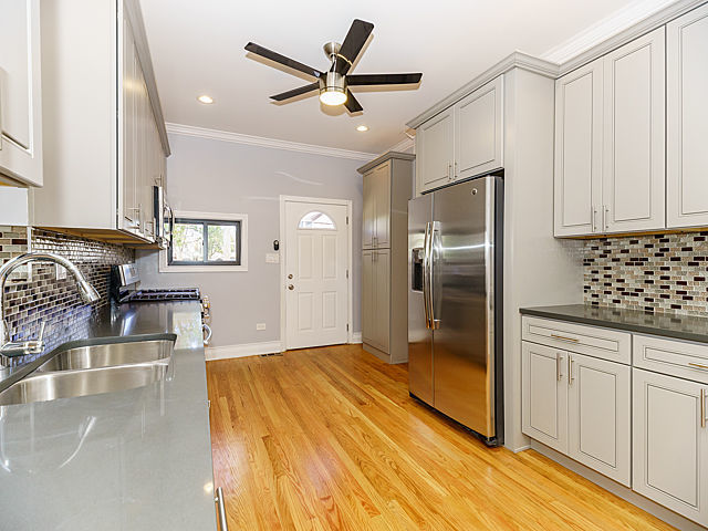 624 E Bowen Ave, Chicago, IL 60653 photo 3