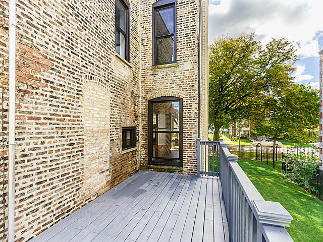 624 E Bowen Ave, Chicago, IL 60653 photo 22