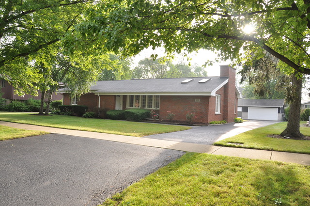 421 Michael Mnr, Glenview, IL 60025 photo 1