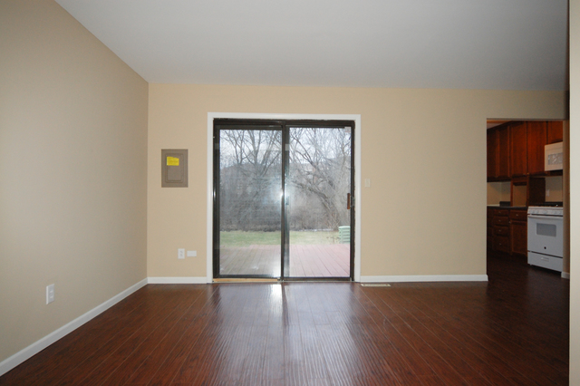 20 Cypress Sq, Elgin, IL 60123 photo 5