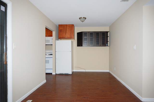 20 Cypress Sq, Elgin, IL 60123 photo 4