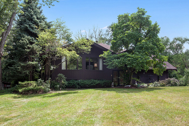 8073 William Dr, Willowbrook, IL 60527 photo 1