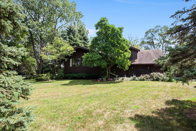 8073 William Dr, Willowbrook, IL 60527 photo 2