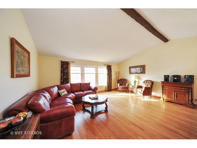 941 Beverly Dr, Wheeling, IL 60090 photo 2