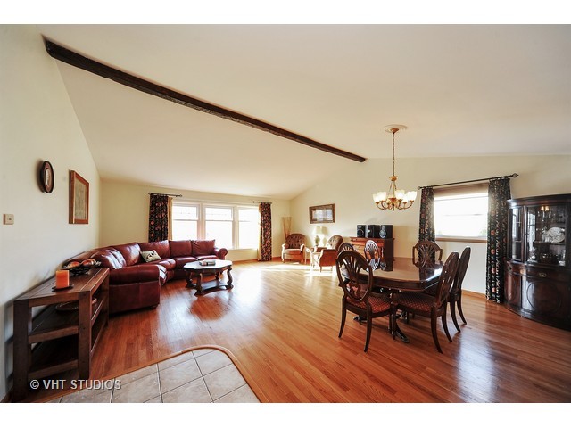 941 Beverly Dr, Wheeling, IL 60090 photo 3