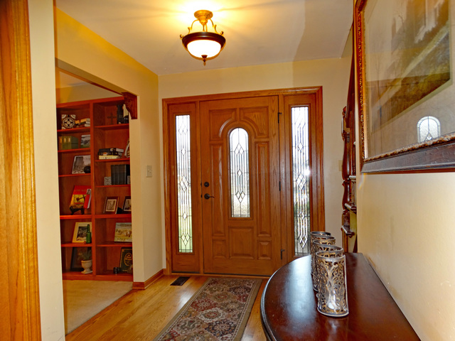 330 S Walnut St, Itasca, IL 60143 photo 2