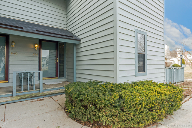636 Chip Ct, Gurnee, IL 60031 photo 2