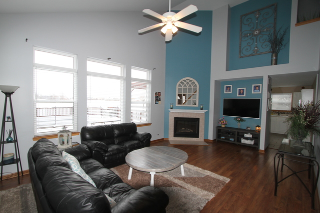 16716 W Apache Dr, Lockport, IL 60441 photo 2