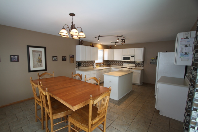 16716 W Apache Dr, Lockport, IL 60441 photo 5