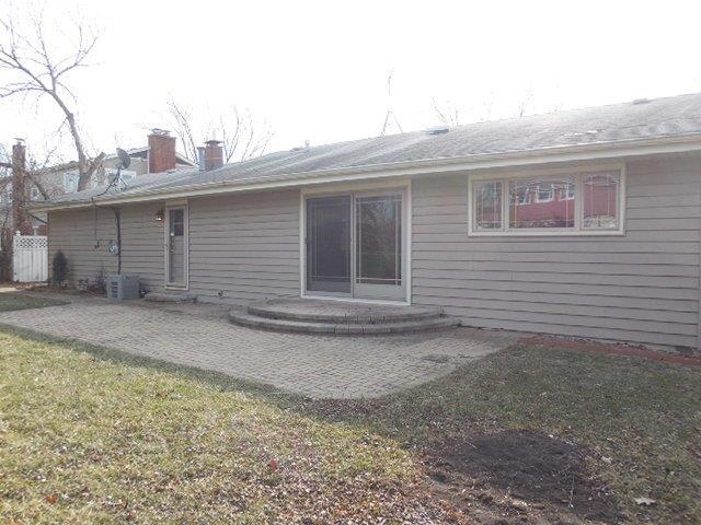 388 King Ln, Des Plaines, IL 60016 photo 2