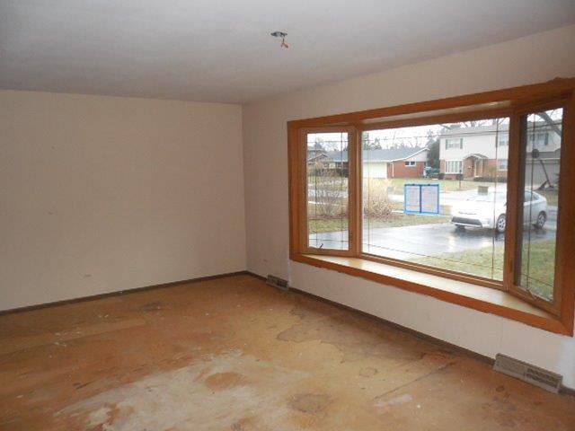 388 King Ln, Des Plaines, IL 60016 photo 3