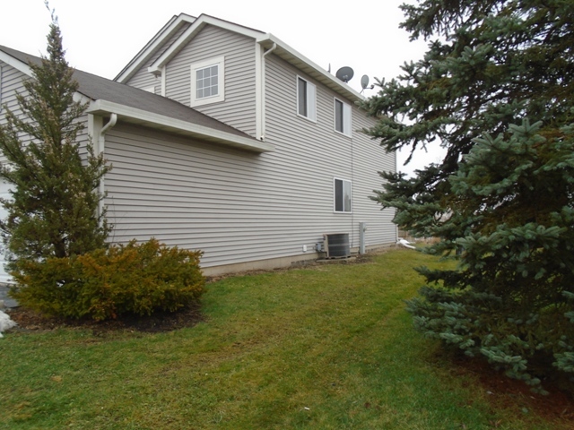 360 Sundance Dr, Bartlett, IL 60103 photo 2