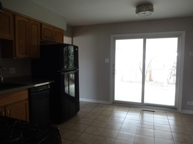 817 Forest Ct, Bartlett, IL 60103 photo 6