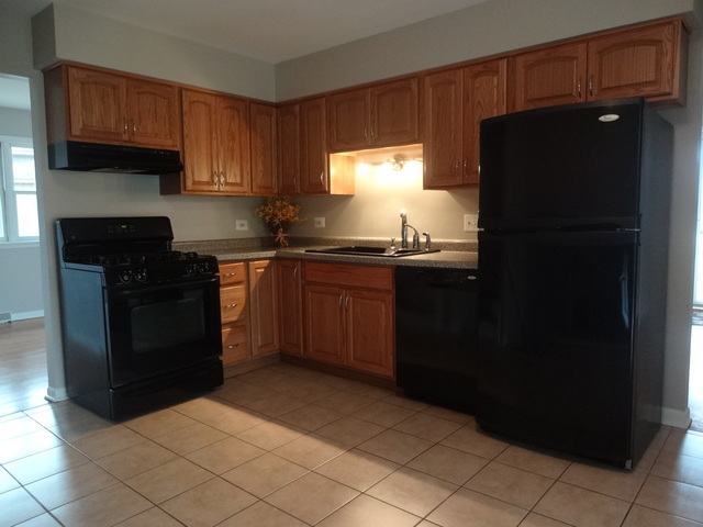 817 Forest Ct, Bartlett, IL 60103 photo 5