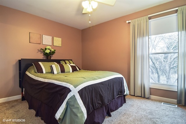 122 E Mcclellan St, Bartlett, IL 60103 photo 7