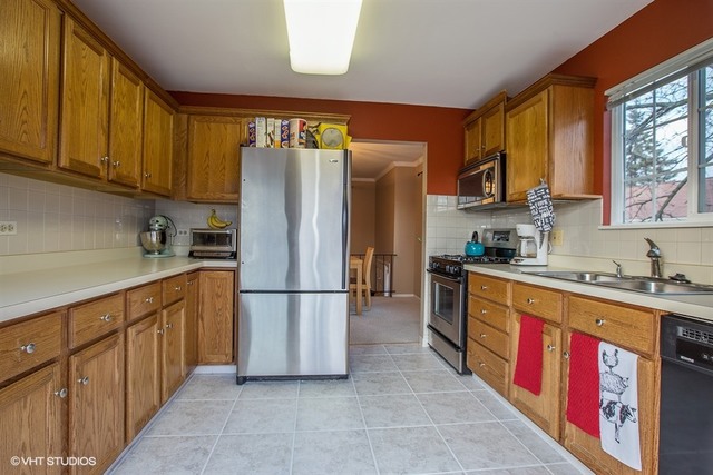 30 Pine Cir, Cary, IL 60013 photo 4